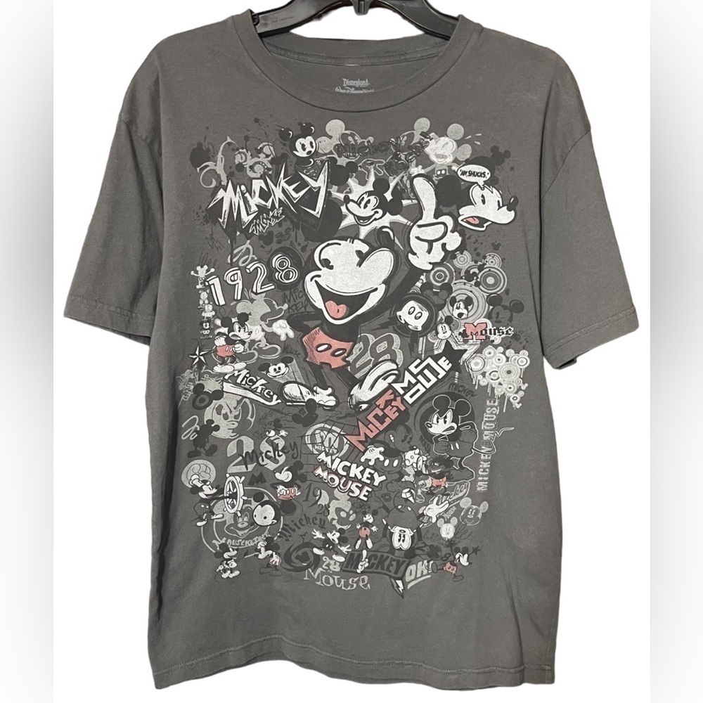 Disneyland Walt Disney World Mens Mickey Mouse Through The Years Shirt Medium
